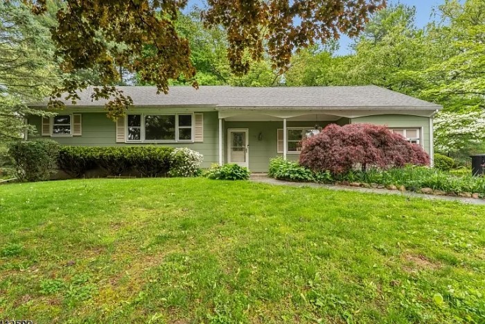19 Hillside Dr