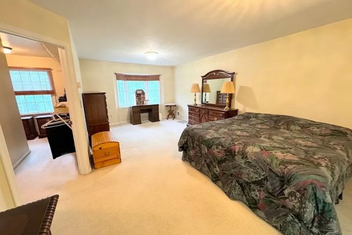 80 Plum Brook Rd