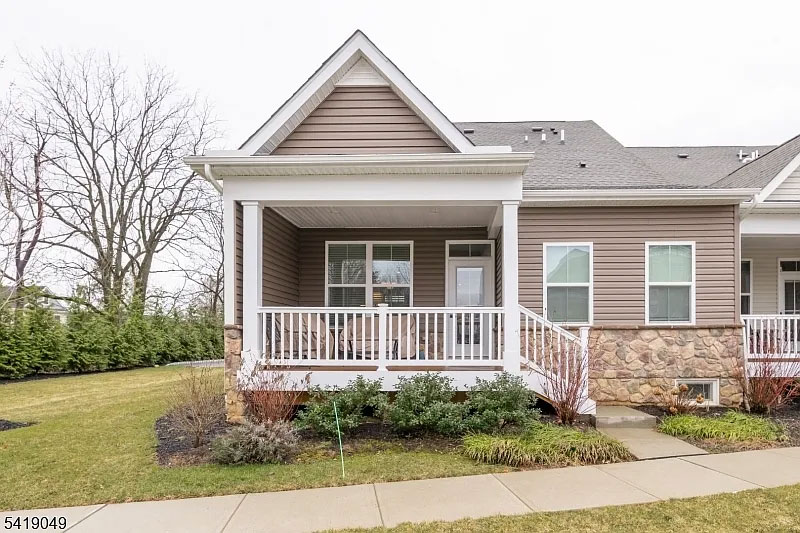 35 Sparrowhawk St.