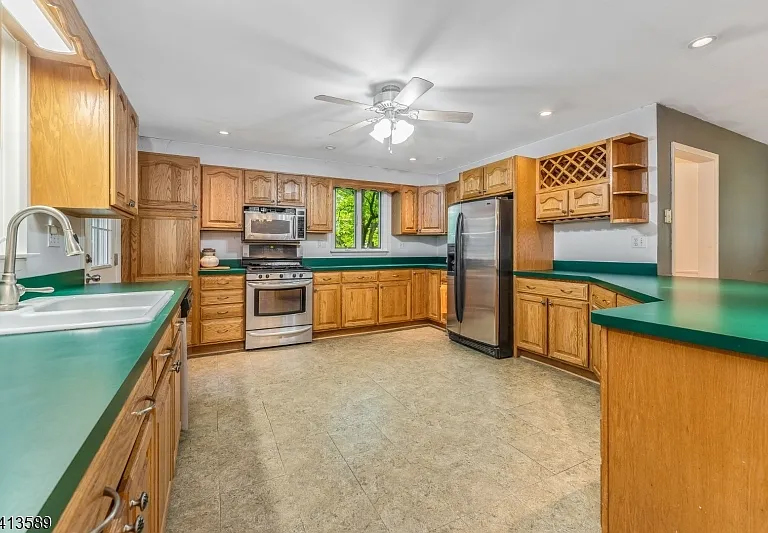 19 Hillside Dr